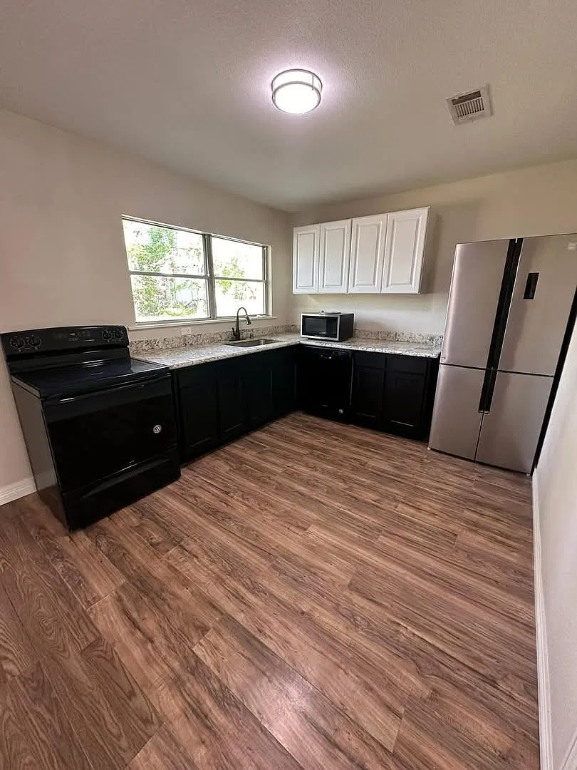3338 Marguarite Dr — Photo 2