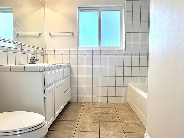 2335 N Douty St — Photo 10