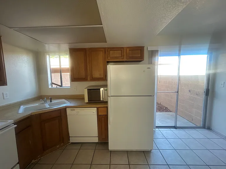 3044 E Beck Ln #5 — Photo 4