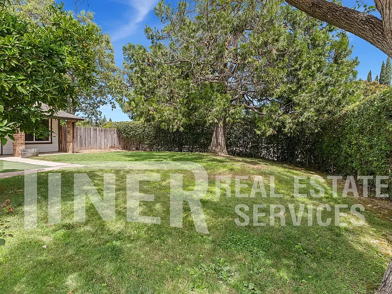 8950 Salmon Falls Dr — Photo 4