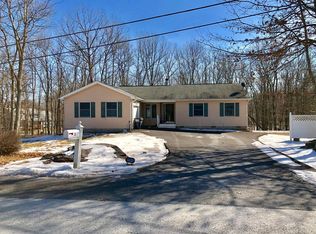 1 Flagstone Ln, East Stroudsburg, PA 18302