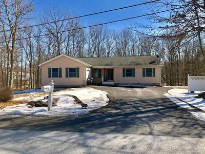 1 Flagstone Ln, East Stroudsburg, PA, 18302