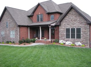 1069 Dorset Dr, Hendersonville, TN 37075