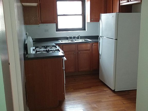 2nd image of 2550 W Catalpa Ave #C5