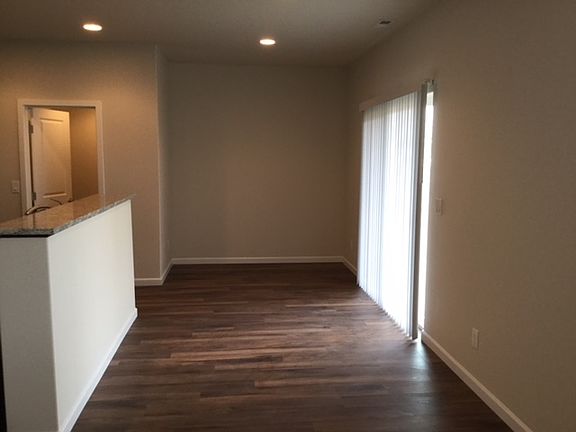4th image of 2620 Moore St