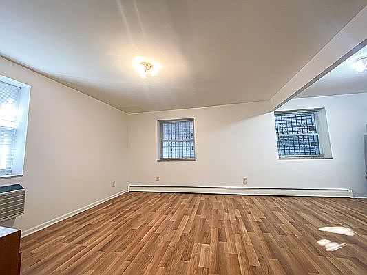 4th image of 283 Nassau Ave #1