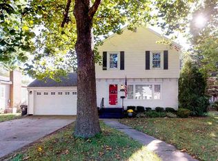 1702 Crescent Dr, Pekin, IL 61554