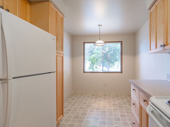 5th image of 1809 SE 145th Ct