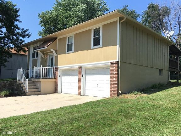 2nd image of 1112 NW Golfview Dr
