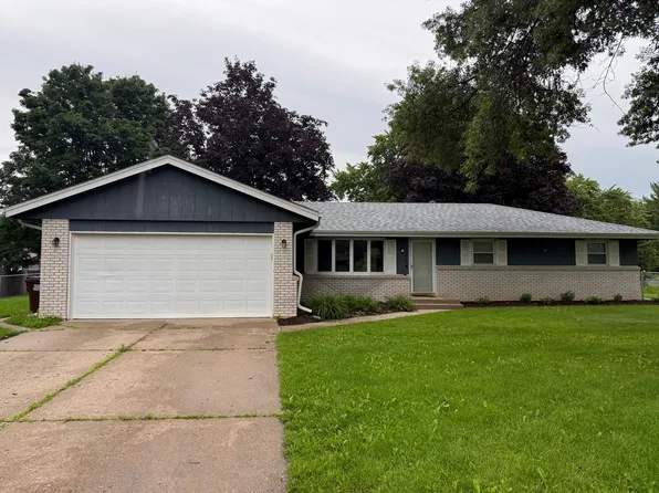 10475 Firefly Ct, Machesney Park, IL 61115