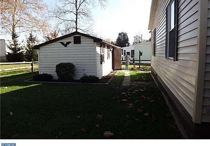 3rd image of 702 Dogwood Dr