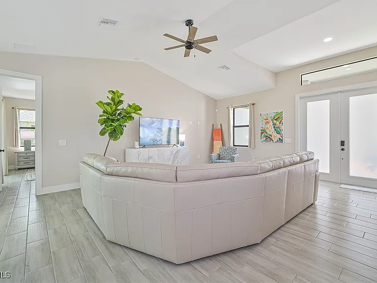 1137 SW 29th Ter — Photo 11