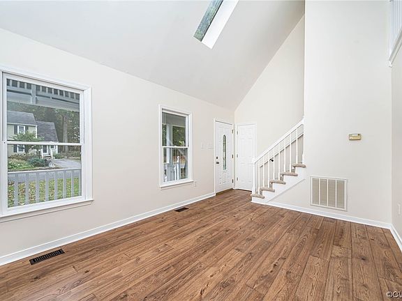 5th image of 5112 Castle Point Ln