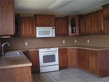 2nd image of 821 Hackberry St
