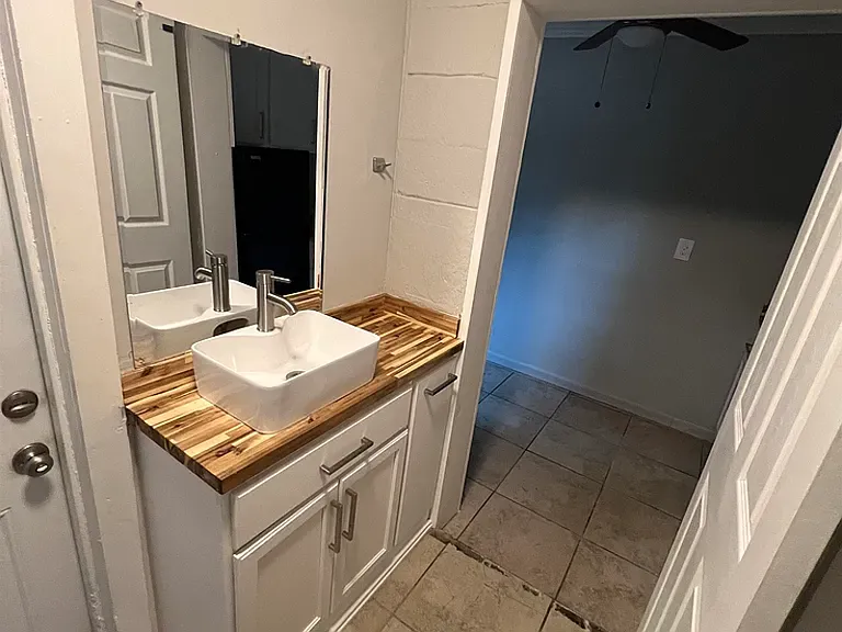 1240 Levy Ave #2 — Photo 5