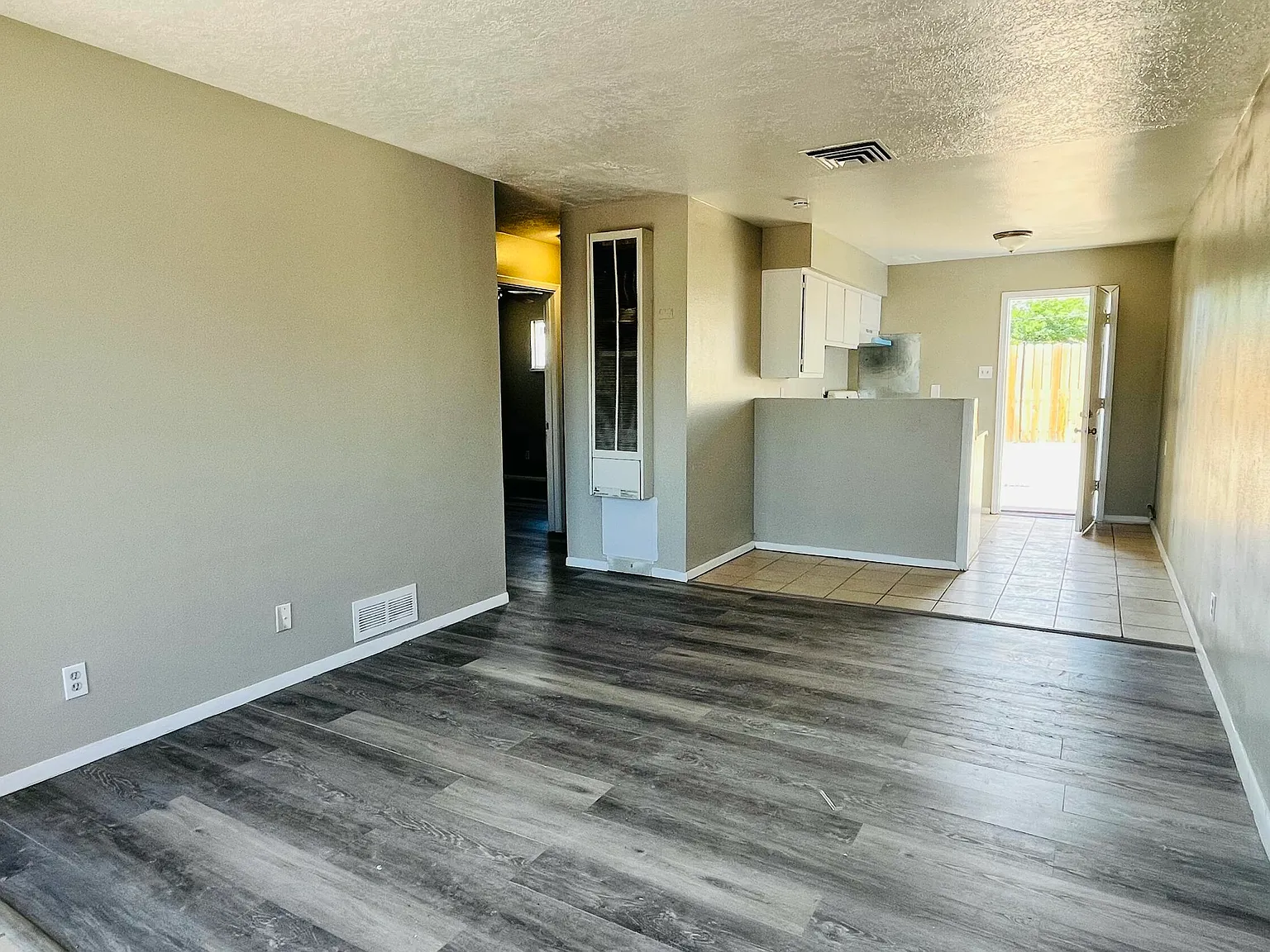 2 bed, 1.0 bath, 780 sqft, $1,099 — Photo 1