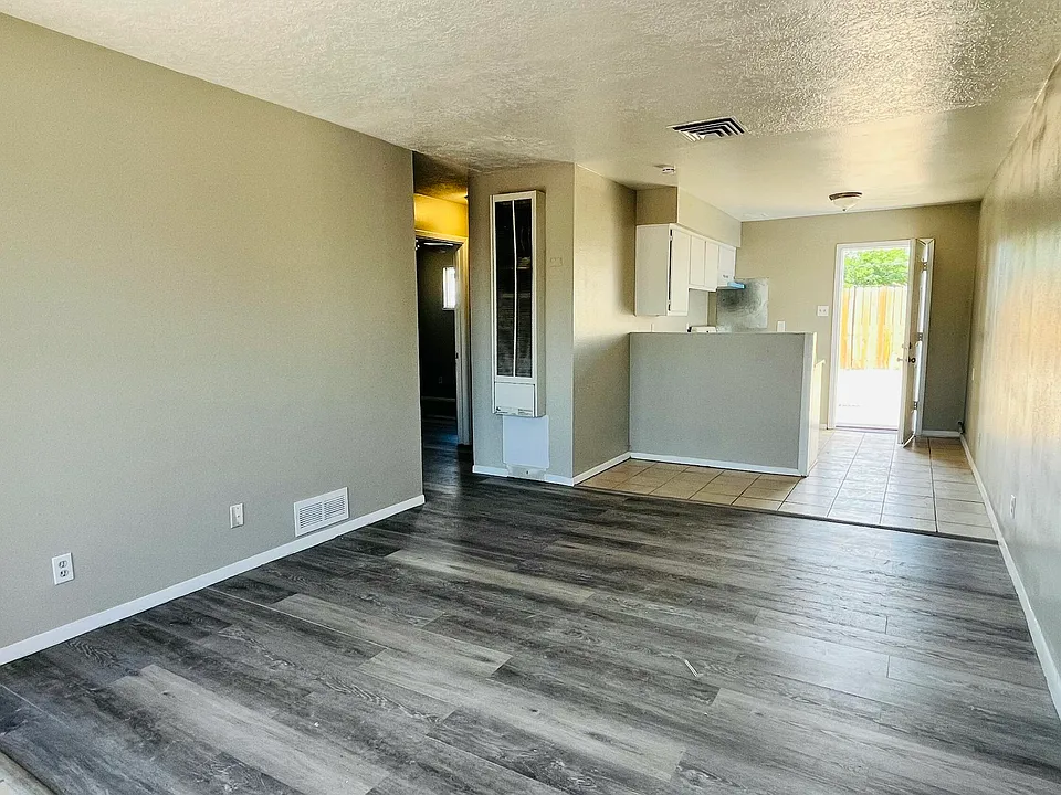 419 Dallas St SE #A