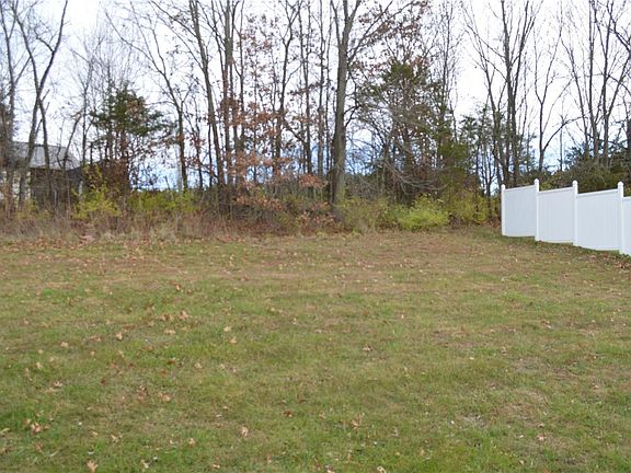 3rd image of 690 Lindsey Dr