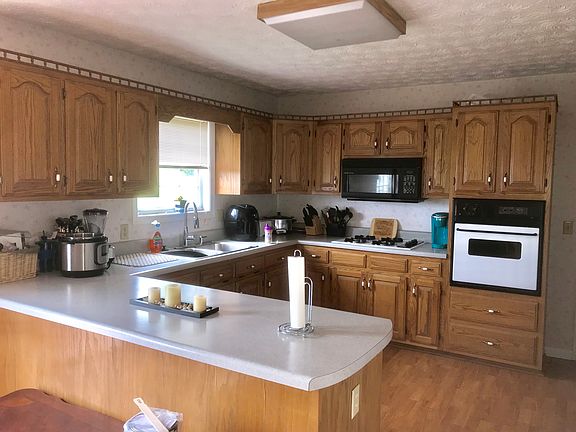 4th image of 231 Southgate Dr