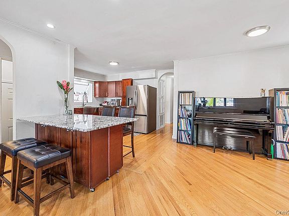 4th image of 58-12 264th Street
