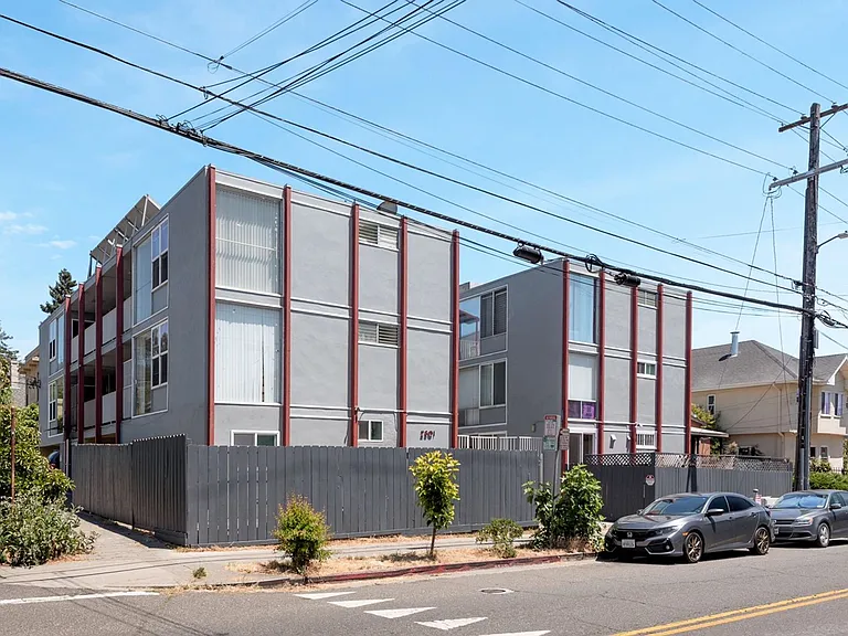 College Ave — Photo 1