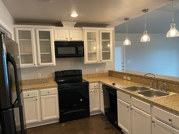 5th image of 104 Castleberry Ct #B