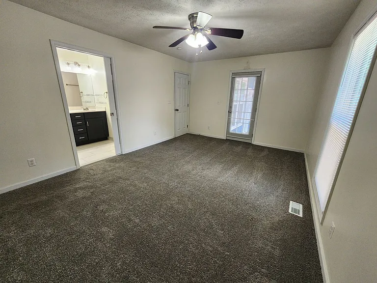 5521 Deep Hollow Ct — Photo 15