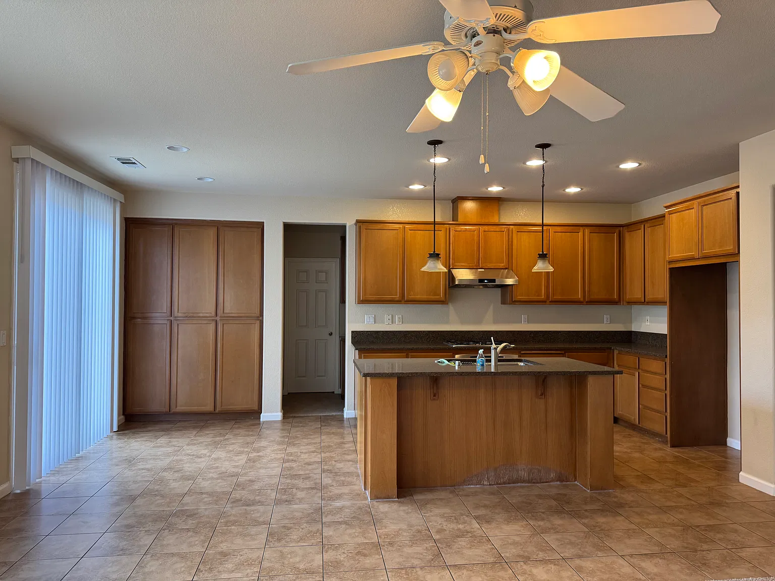 4 bed, 2439 sqft, $3,200 — Photo 3