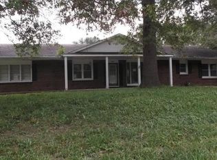 1005 Delaware St, Tonganoxie, KS 66086