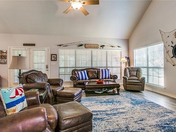 4th image of 33 Park Tree Ln