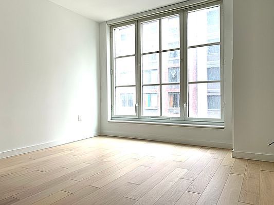1st image of 535 W 43rd St APT S7e