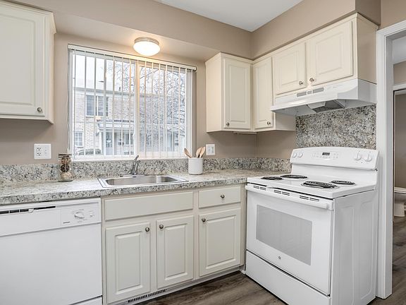 4th image of 929 Broadacre Ave #929