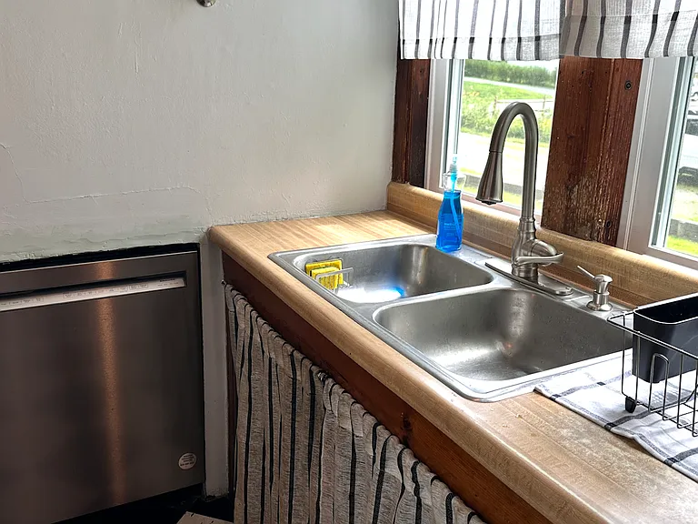 dishwasher in butlers pantry