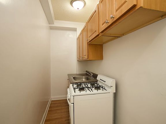 2nd image of 5417 N Kenmore Ave #D012