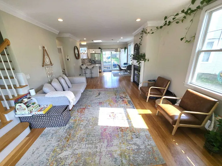 429 Gallivan Blvd — Photo 5