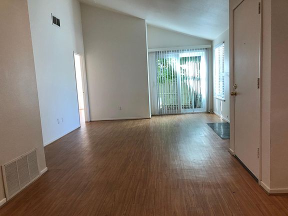 3rd image of 657 Parkview Dr