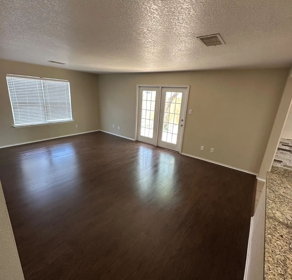 3 bed, 2.5 bath, 2195 sqft, $2,350 — Photo 3