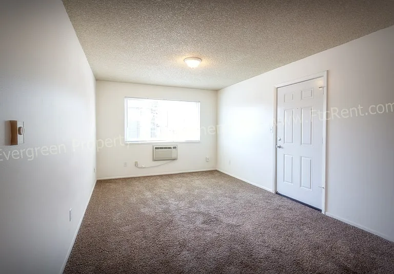 2034-2036 W Plum St — Photo 9