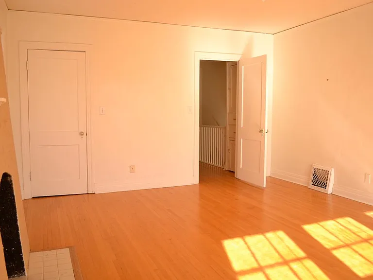 401 W Hill St — Photo 24