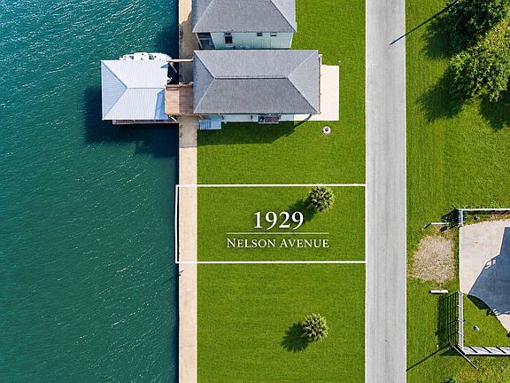 2nd image of 1929 Nelson Ave
