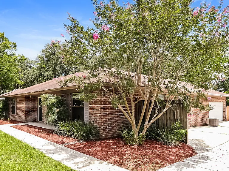 2553 Sandlewood Cir — Photo 3