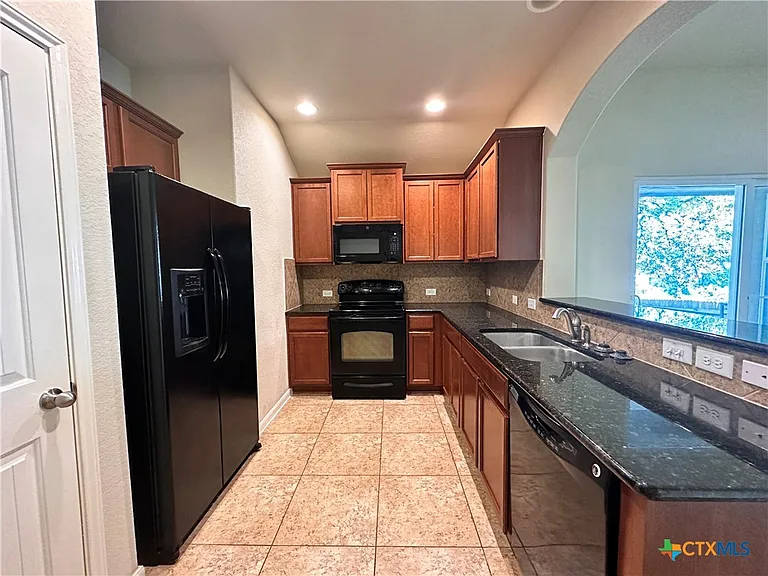 2020 Meadow View Dr — Photo 5