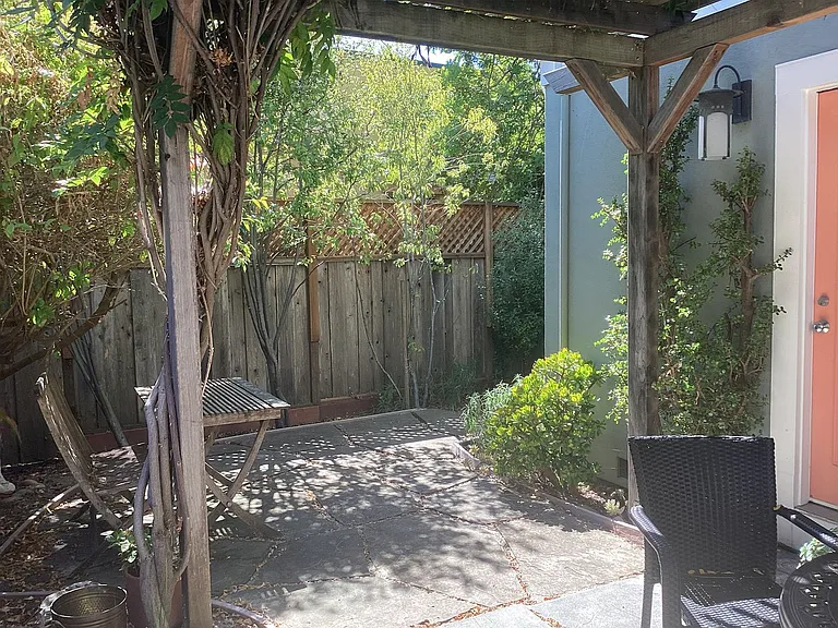 204 Roosevelt Ter — Photo 7