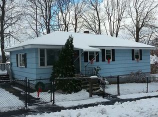 27 Uxbridge St, Worcester, MA 01605