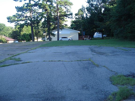 4th image of 215 N 6th St