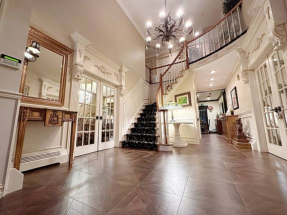 5th image of 50 Laurie Ct
