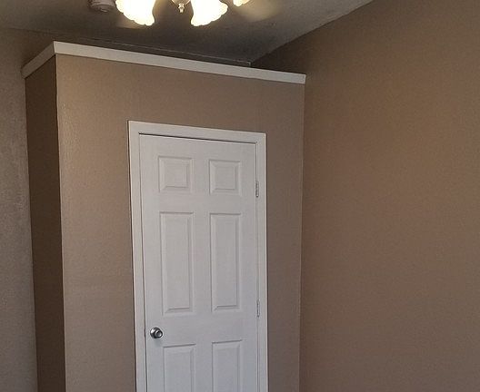 5th image of 208 S Hackberry St