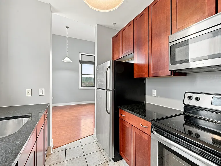 171 Grape St — Photo 2