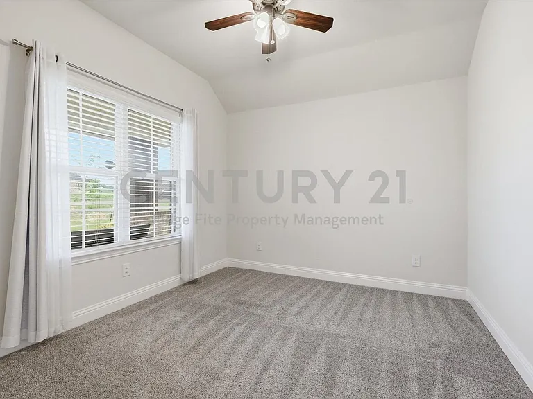 5013 Diamond Dr — Photo 9