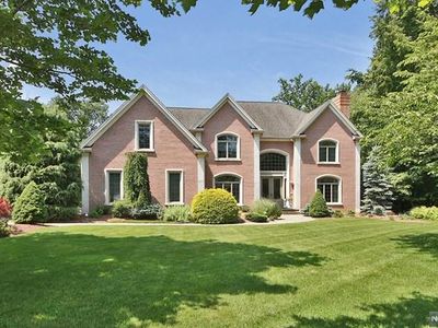 228 Sunrise Ct, River Vale, NJ, 07675